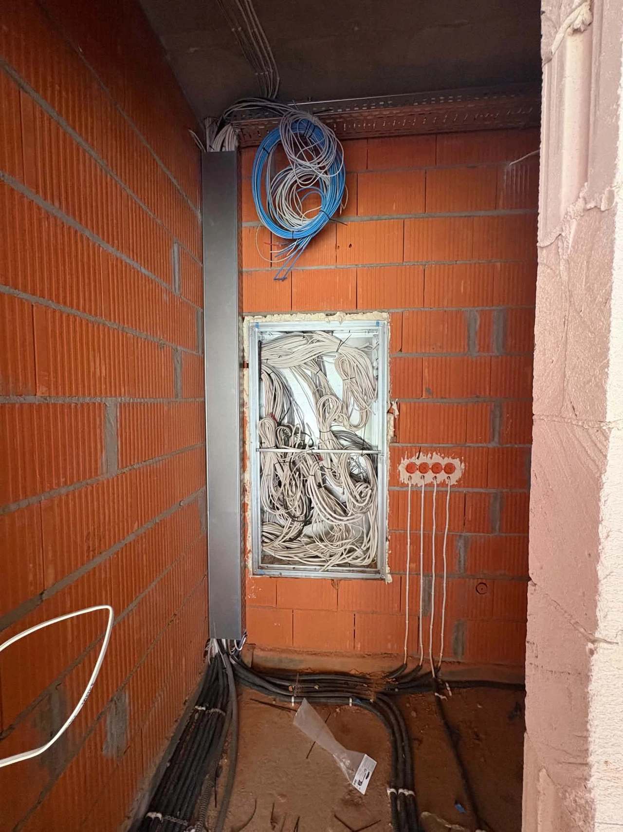 Okablowanie instalacji elektrycznej na budowie