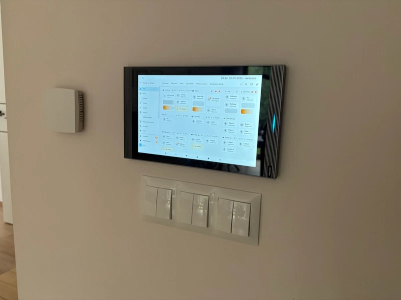 Panel sterowania Smart Home na realizacji Modern House