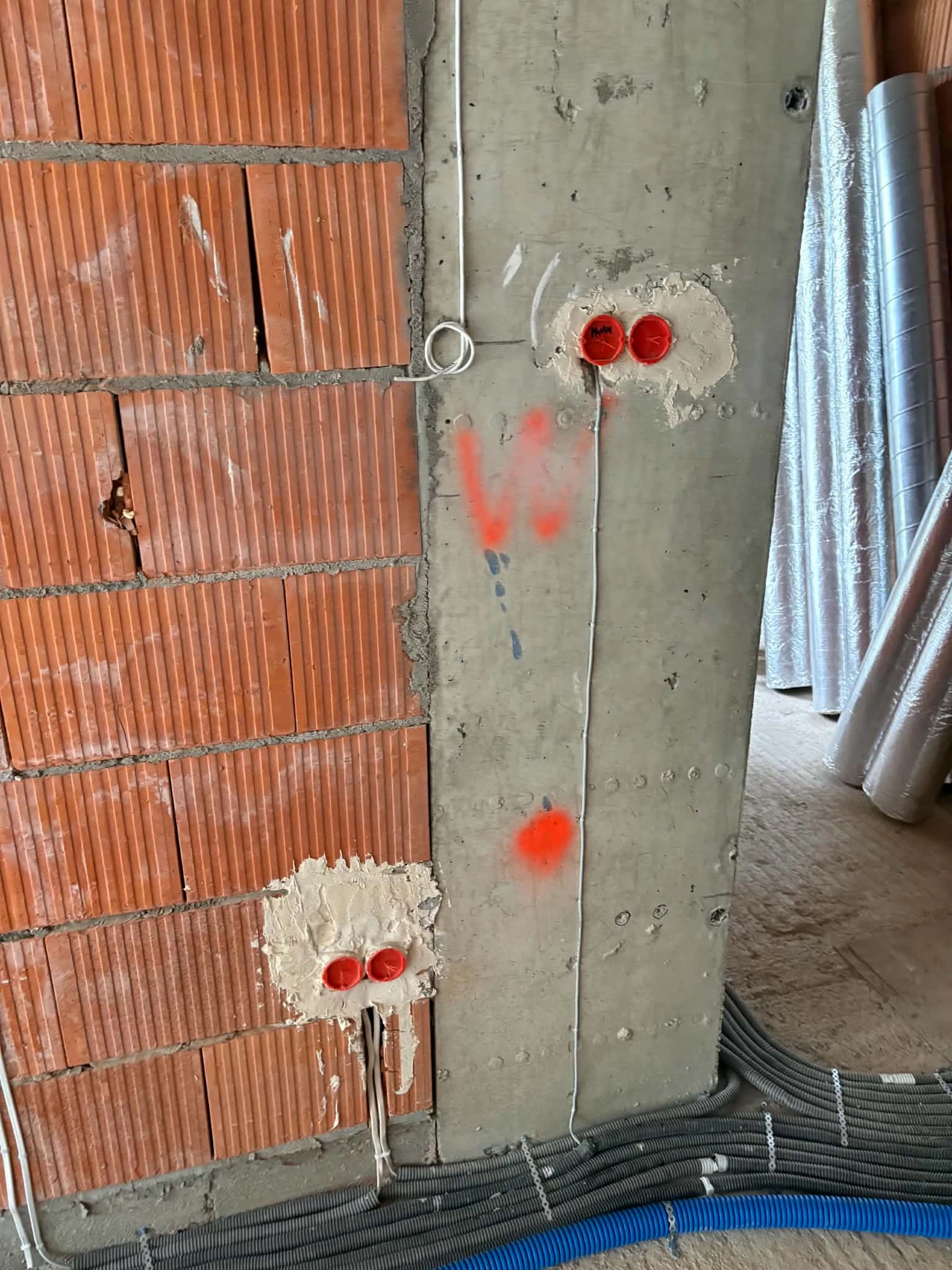 Punkty instalacji elektrycznej w ścianie