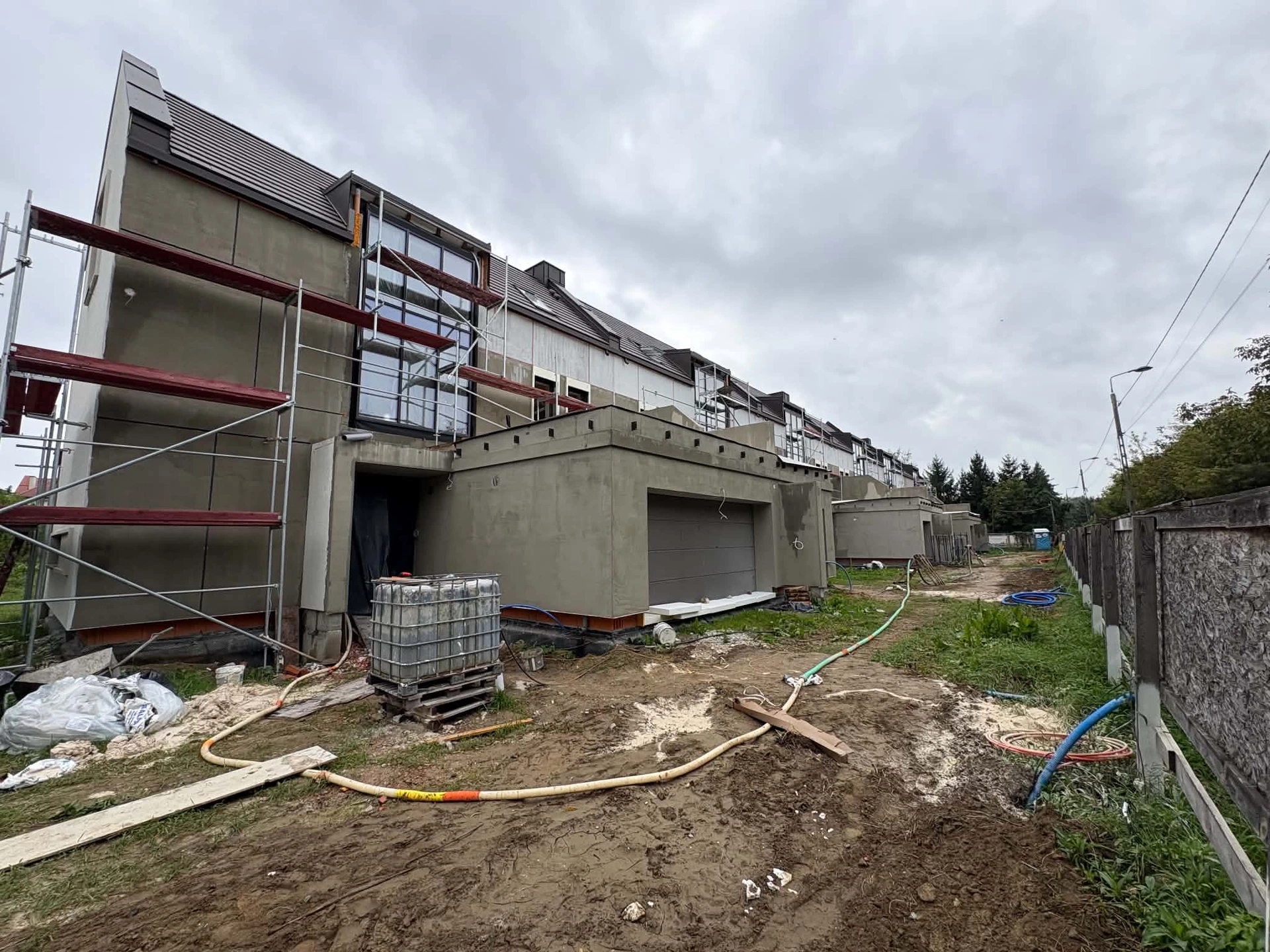 Realizacja instalacji elektrycznej na etapie budowy domu